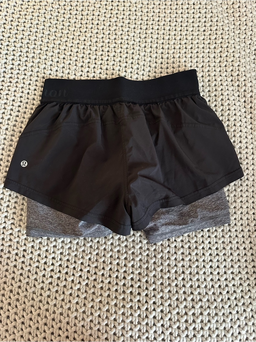 RARE Lululemon Black Layered Running Shorts with Built-In Gray Liner - Picture 3 of 4